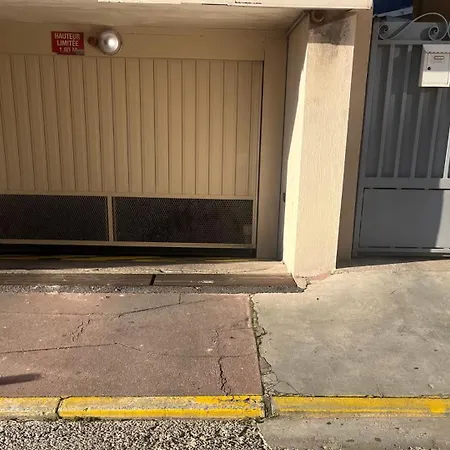 Carré D'or Bastion 1er Vue Antibes