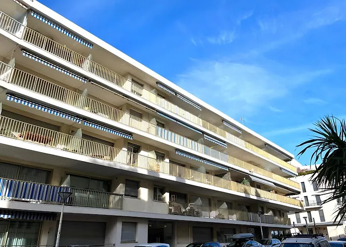 Carré D'or Bastion 1er Vue Antibes